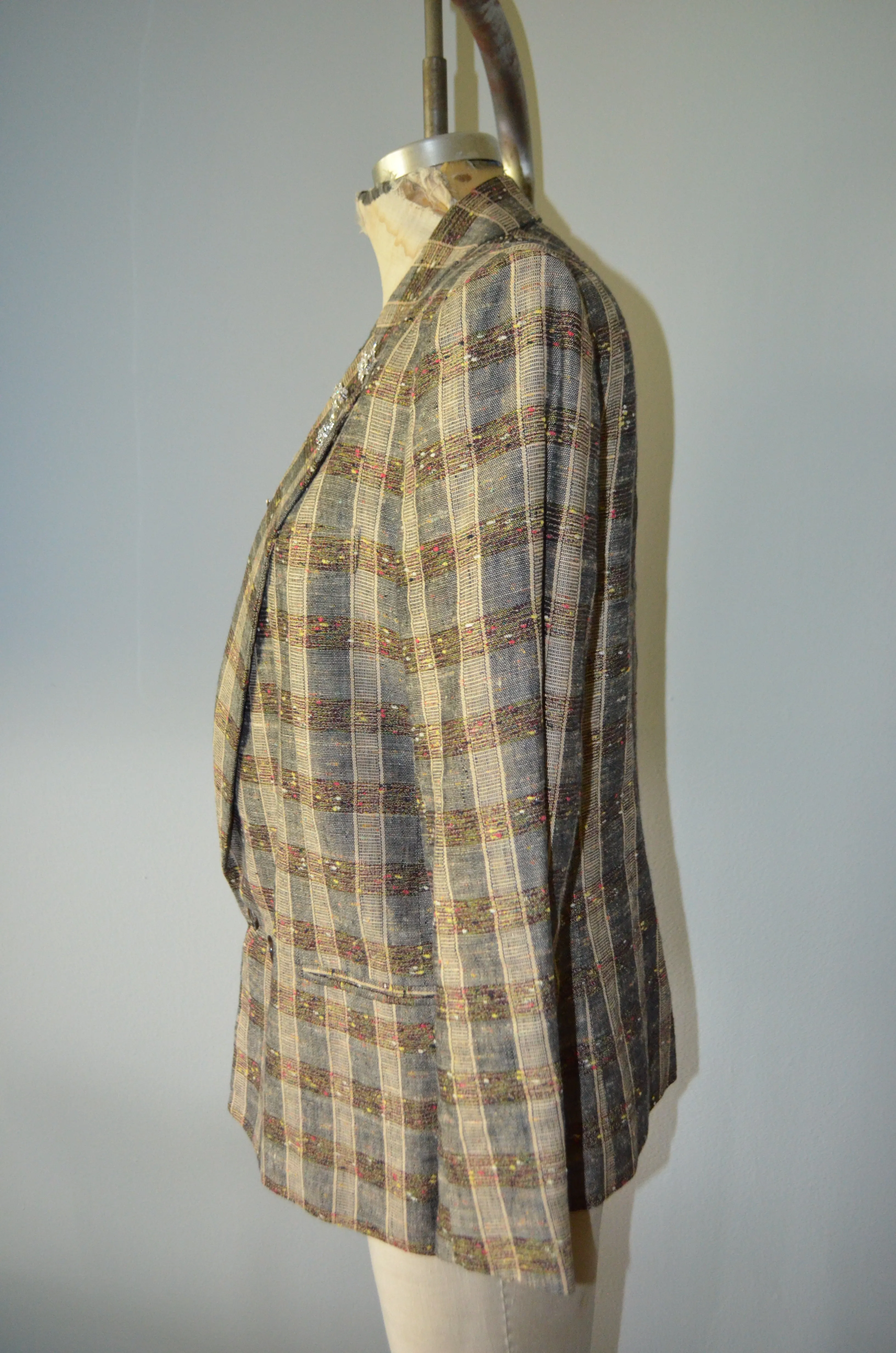 80s Moda Mario Italian plaid tweed tailor tan blazer with Floral zircon broochs